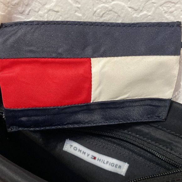 Tommy Hilfiger small crossbody/shoulder bag with coin purse - Picture 4 of 5
